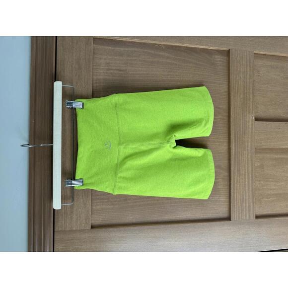 Beyond Yoga Spacedye Keep Pace 7" Biker Short in Matcha Lime Green Women’s Small - Picture 3 of 12